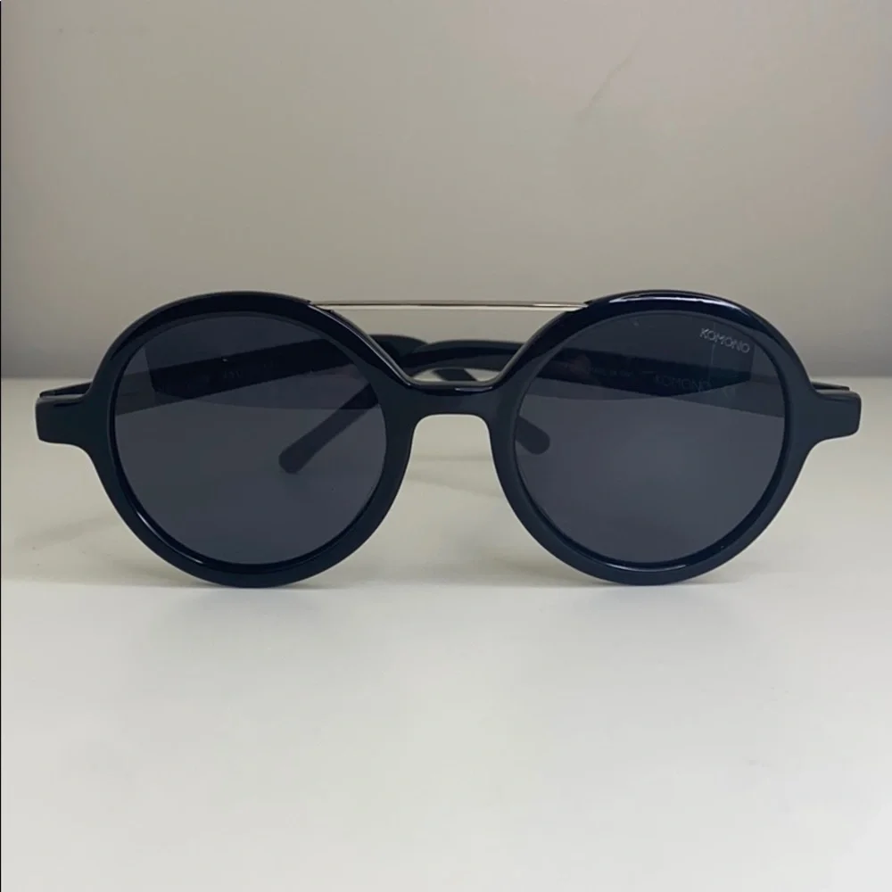Komono New Vivien Glossy Black Sunglasses round