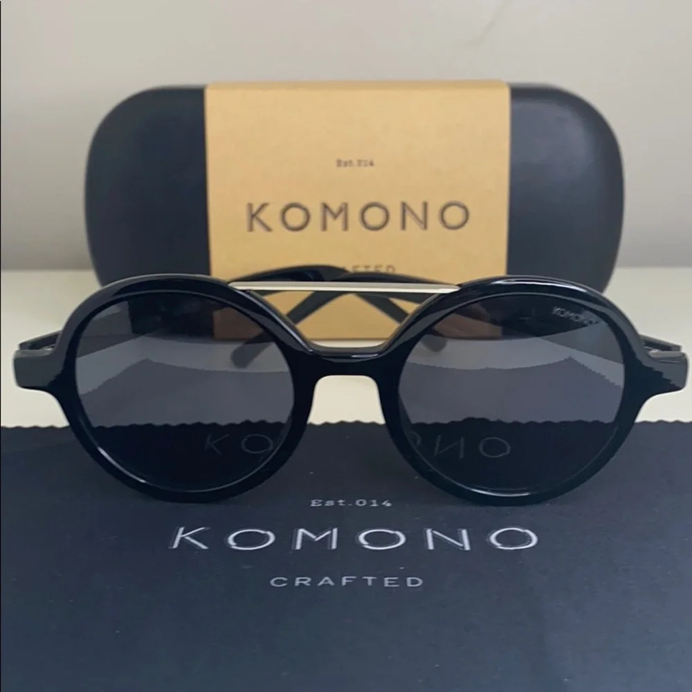 Komono New Vivien Glossy Black Sunglasses round