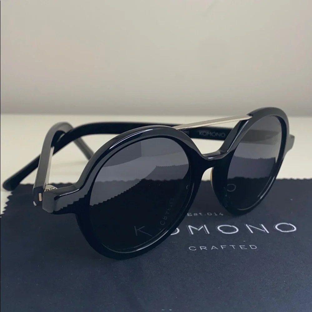 Komono New Vivien Glossy Black Sunglasses round