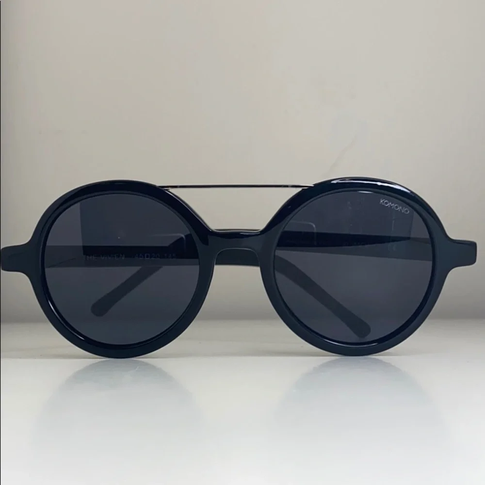 Komono New Vivien Glossy Black Sunglasses round
