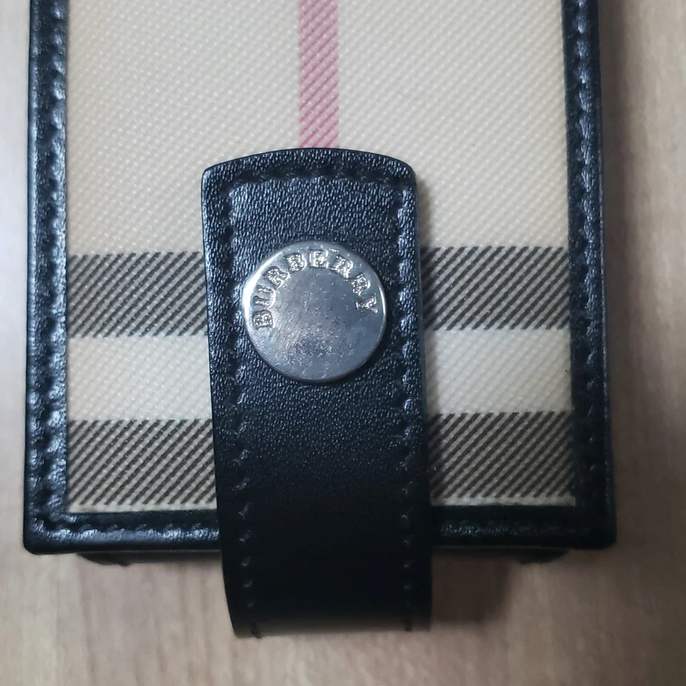 Burberry reposhing this