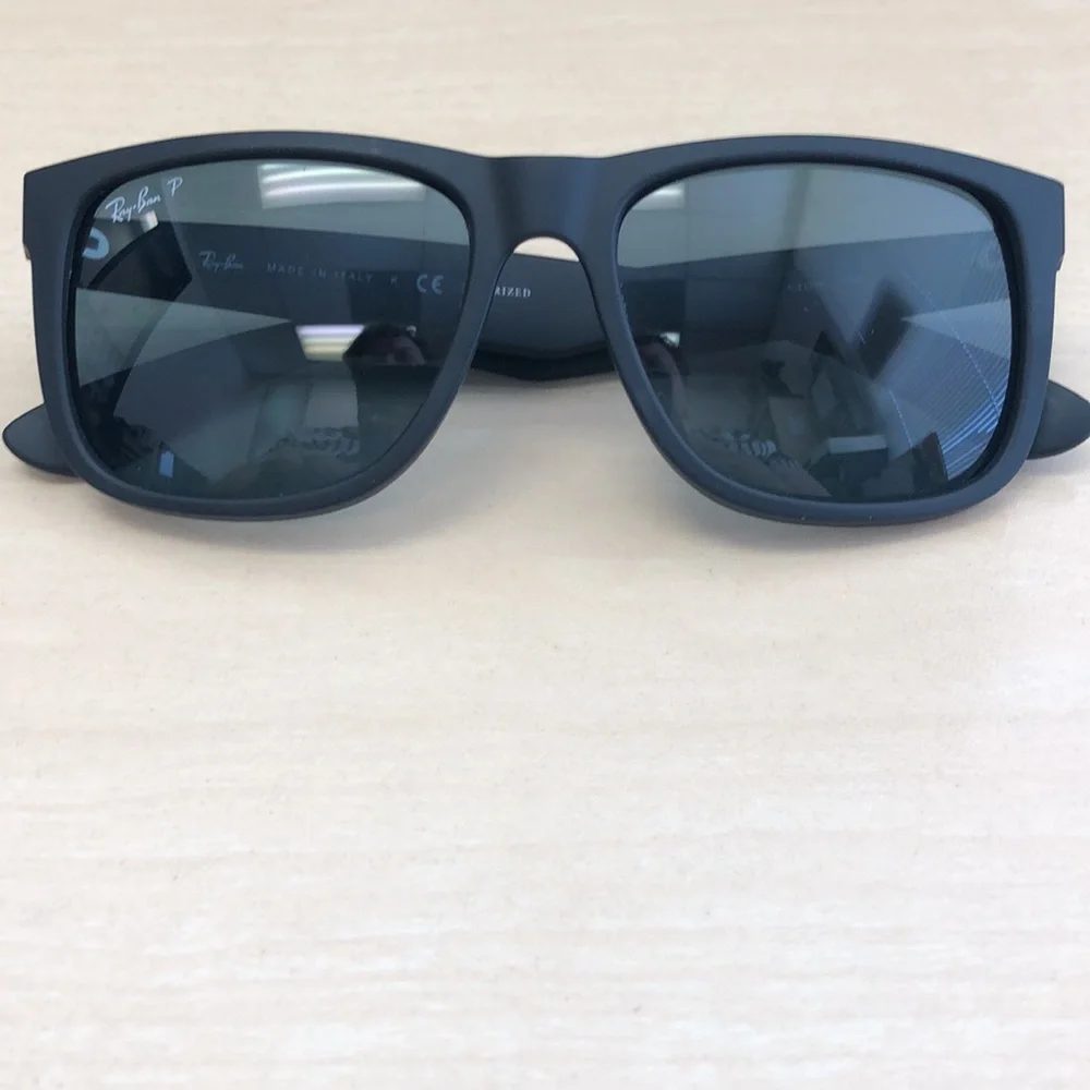 Ray-Ban no scratches