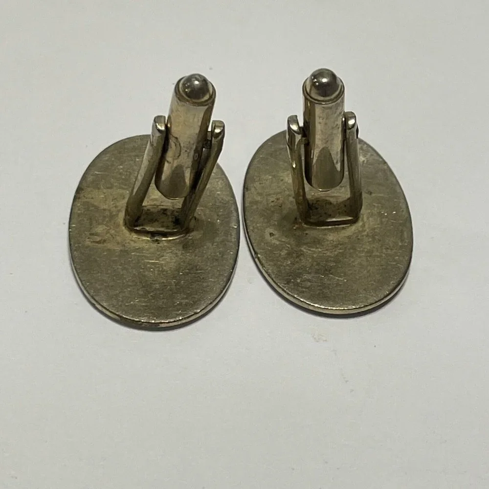 Unbranded vintage oval