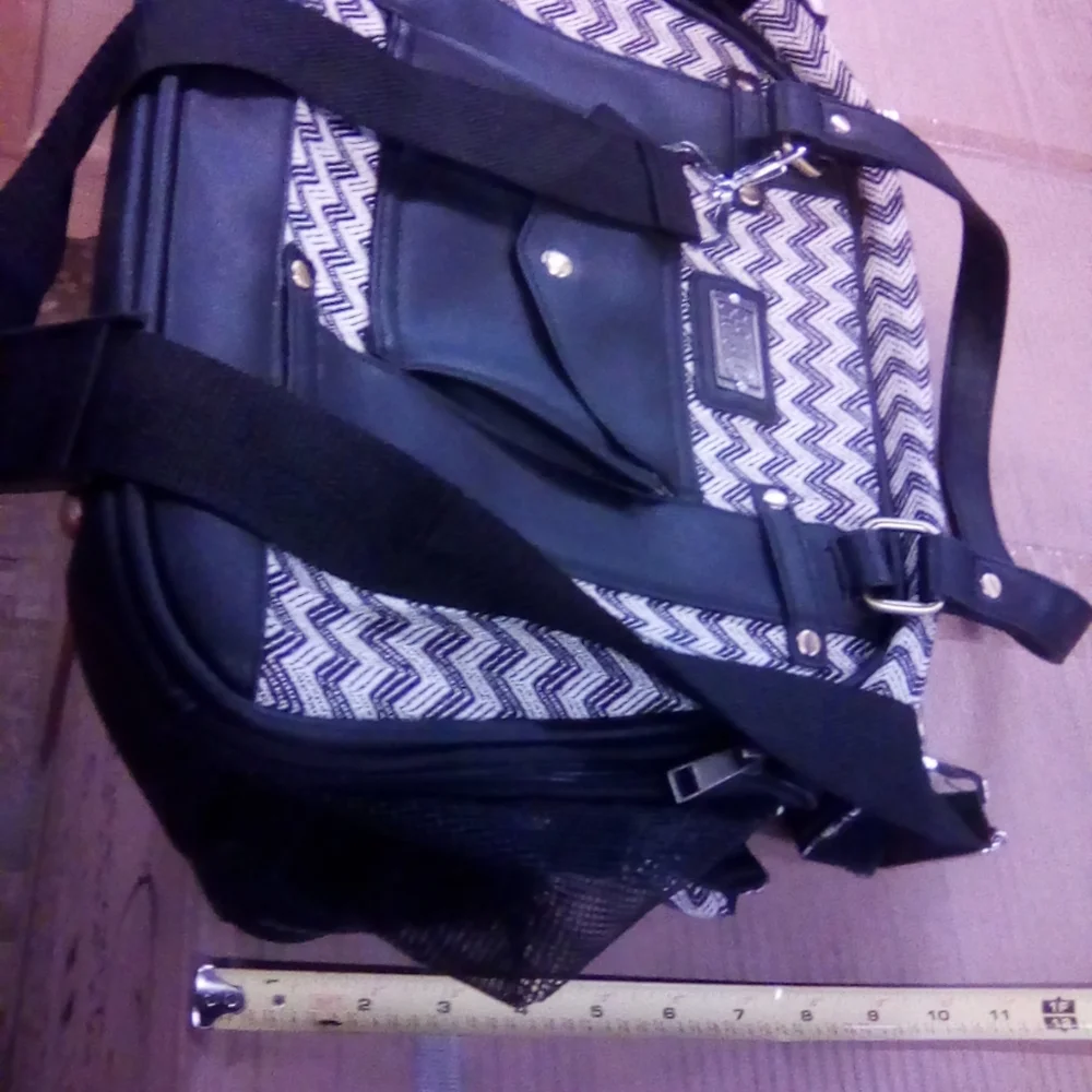 Cloe E. Cluzo pet carrier