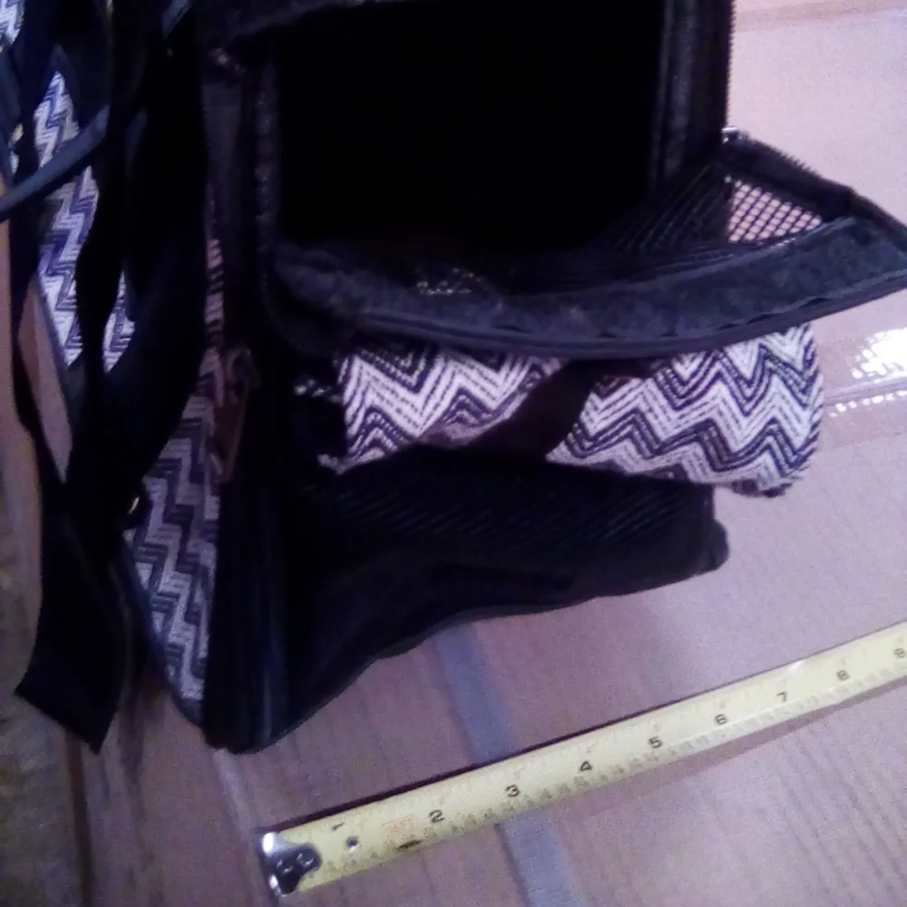 Cloe E. Cluzo pet carrier