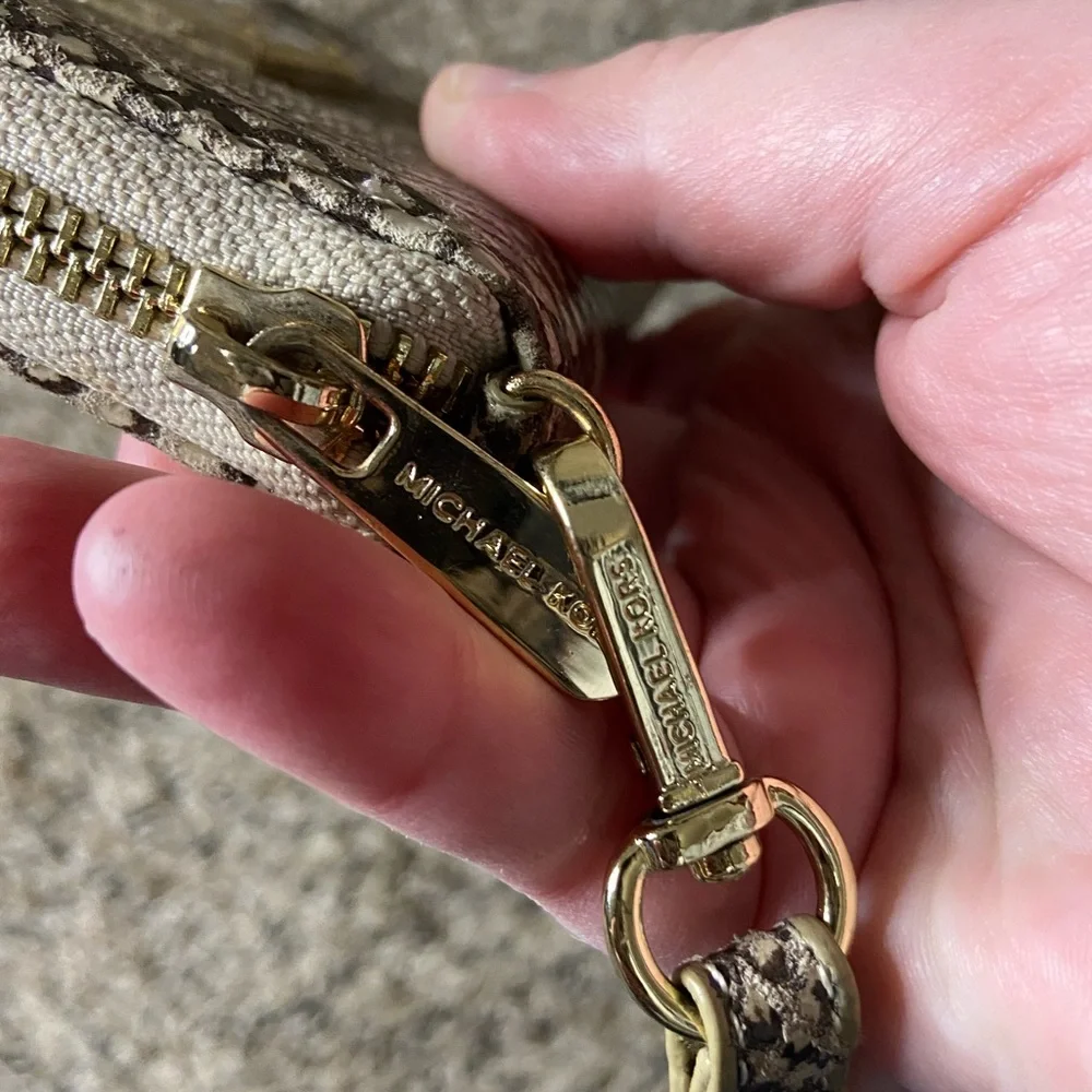 Michael Kors reposhing rotate