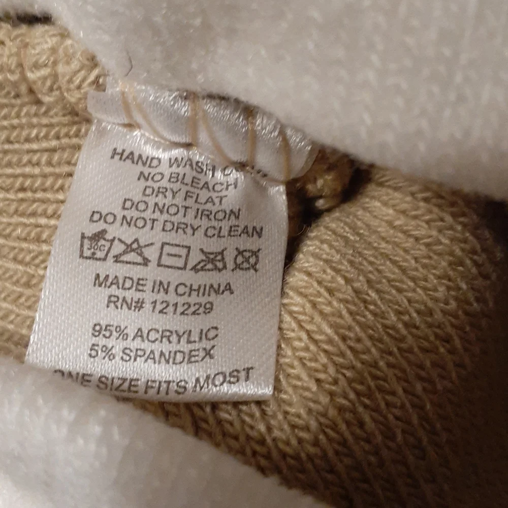 N/A hat glove