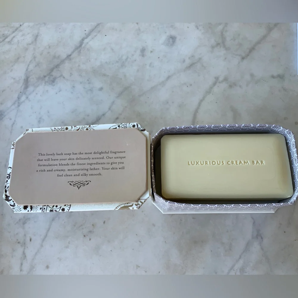 CST COMMONWEALTH SOAPS & TOILETRIES new “almond”