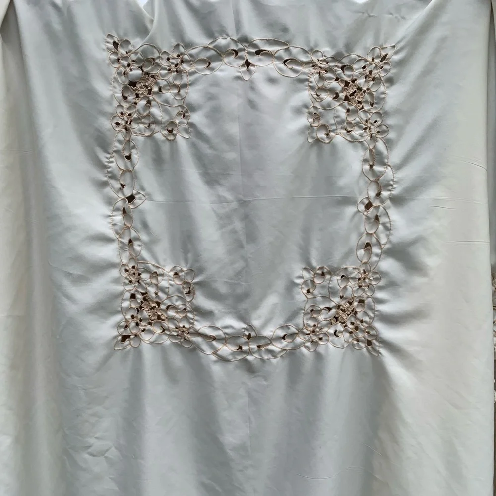 Vintage Embroidered Round Table Cloth 48” Biege