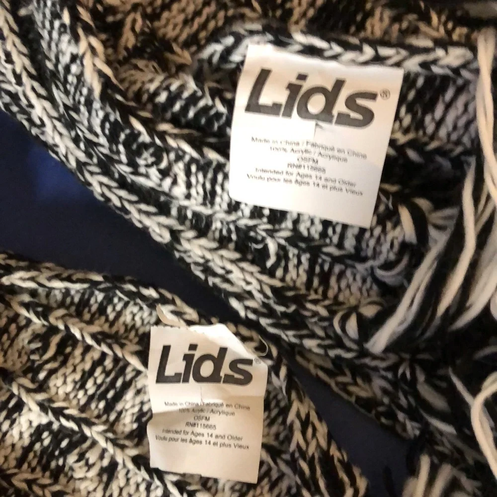 Lids scarves unused
