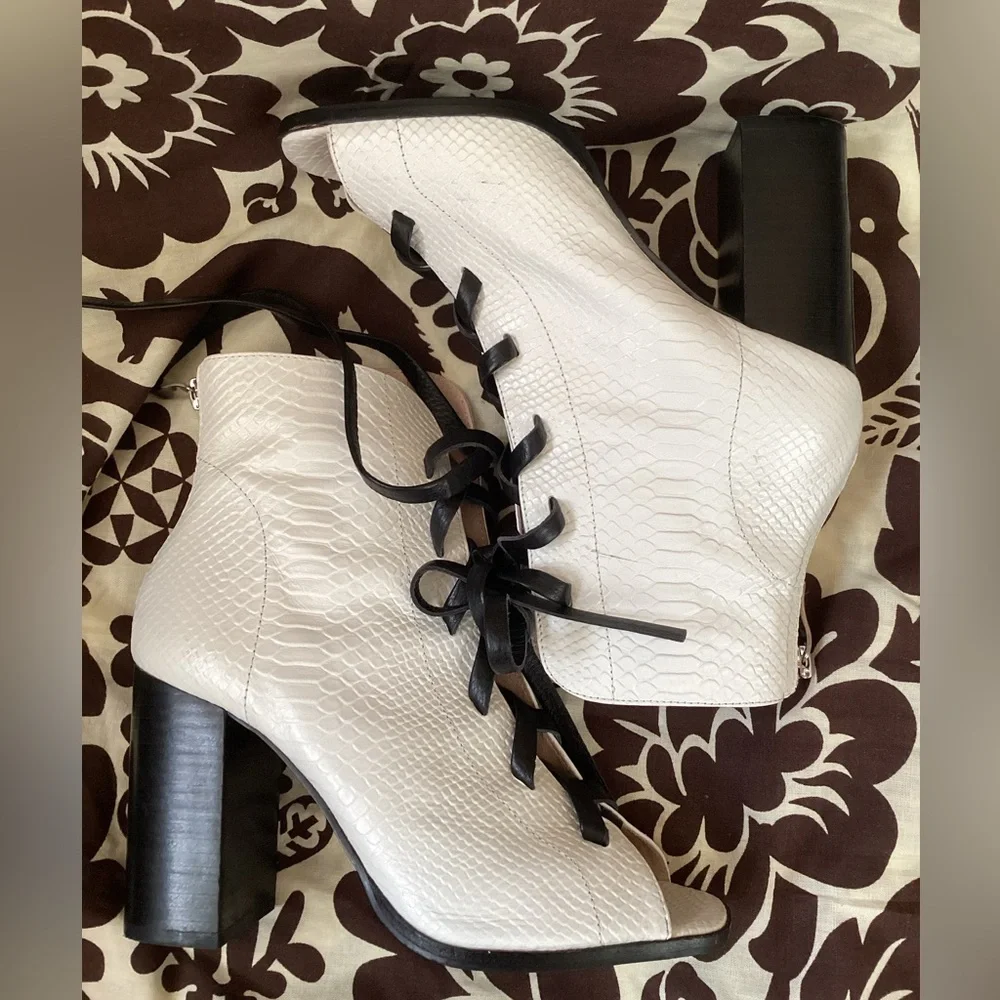 Chinese Laundry rare find