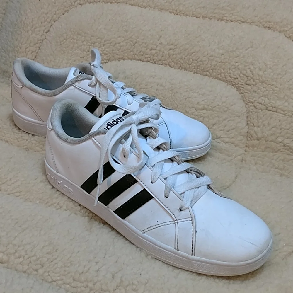 ADIDAS White Black Shoes Athletic Sneakers Mens size 6