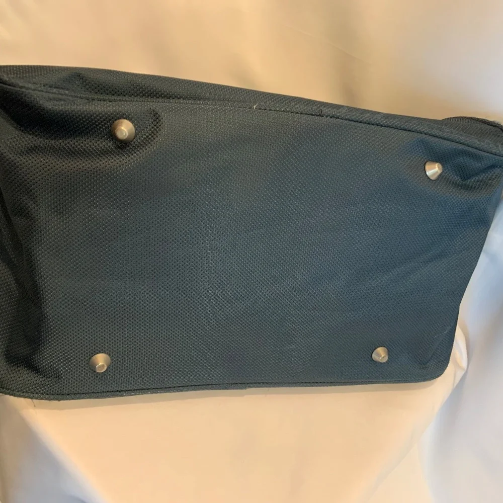 Dockers travel shoulder