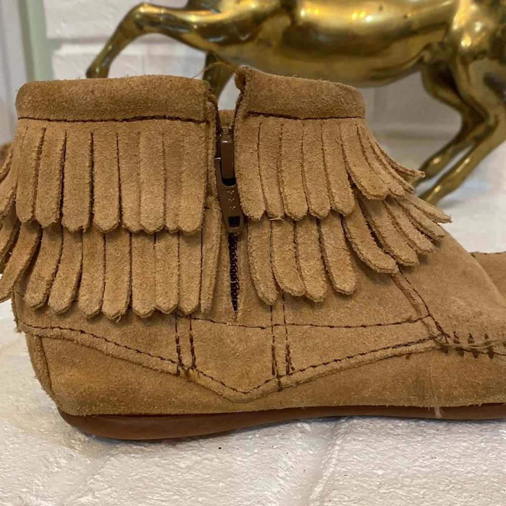 Minnetonka leather tan