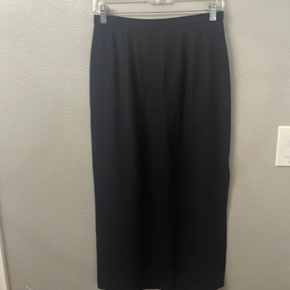 REQUIREMENTS SKIRT