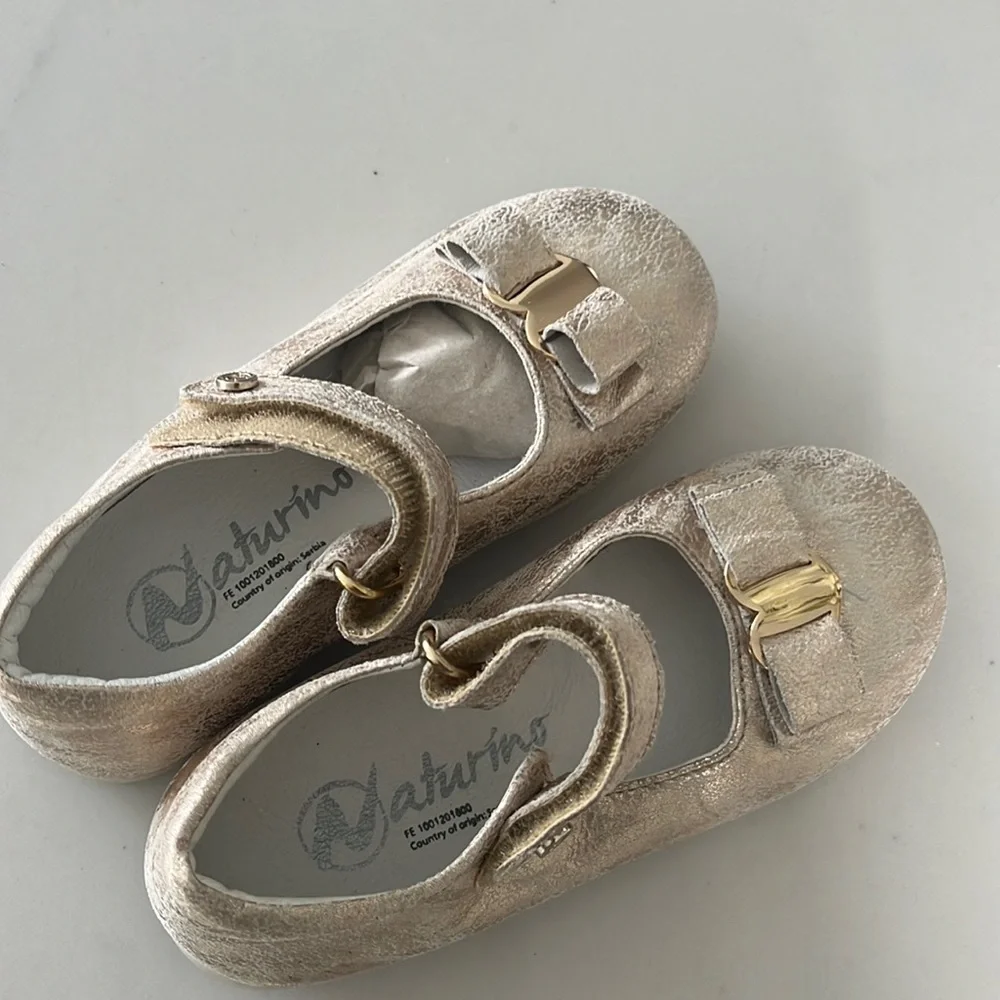 Brand new adorable gold Naturino strap shoes size 25