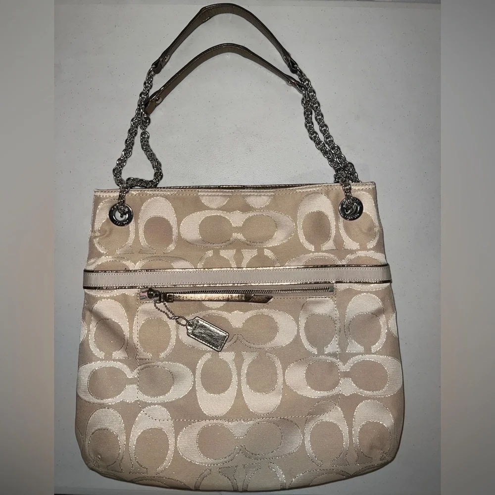 👜 Coach Neutral Logo Chain Bag