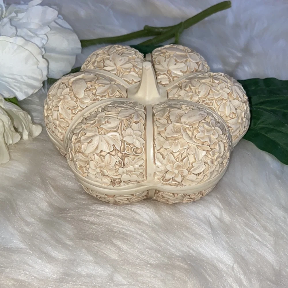 Vintage Floral Carved Ivory Dynasty Pumpkin Jewelry Box Trinket Tray