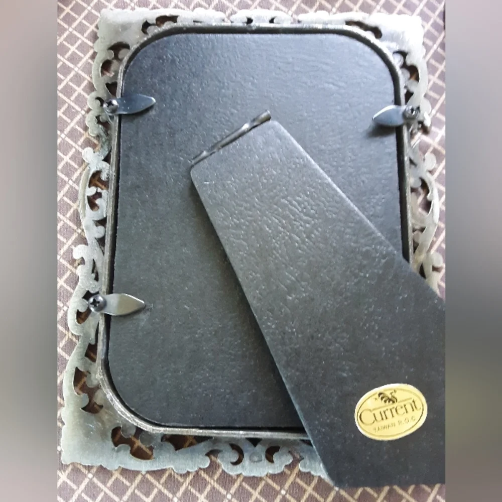 Silver tone picture frame, vintage inspired.