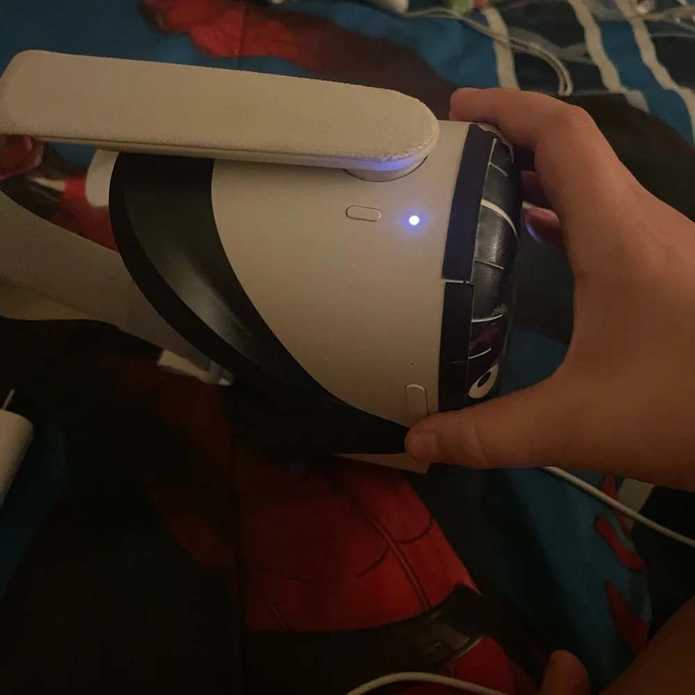 Oculus brand white