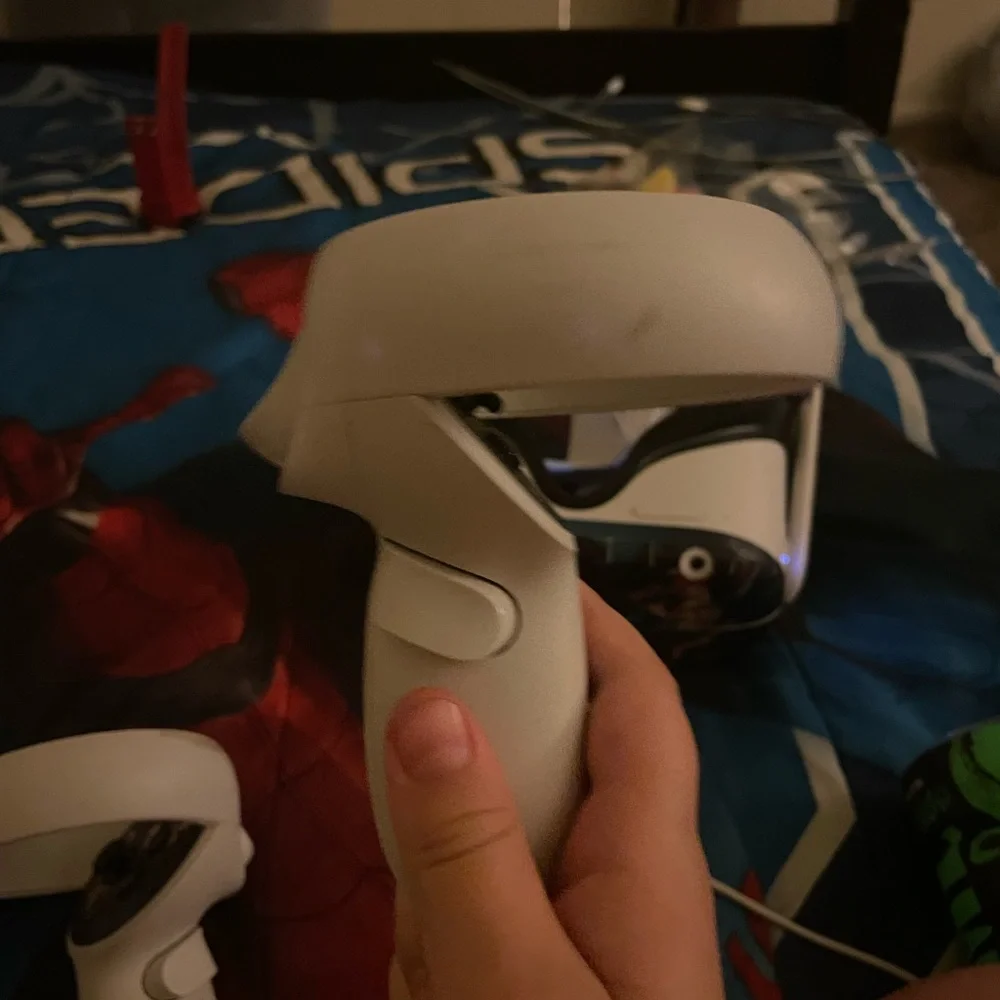 Oculus white head
