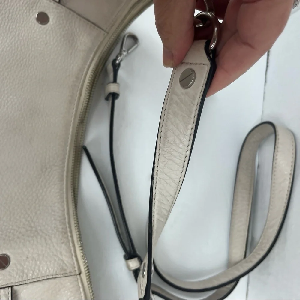 Micheal Kors cream leather shoulder bag w/crossbody strap