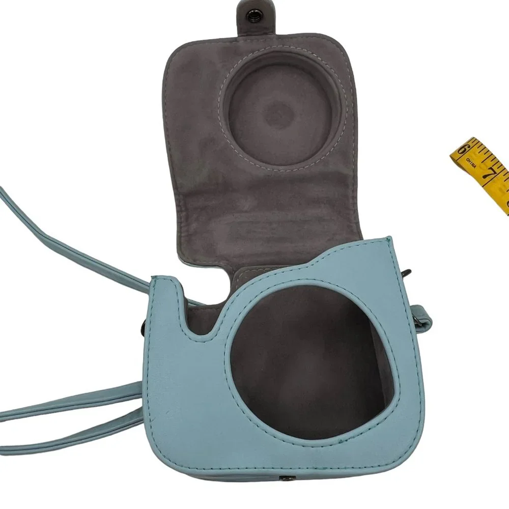 Shutter light blue