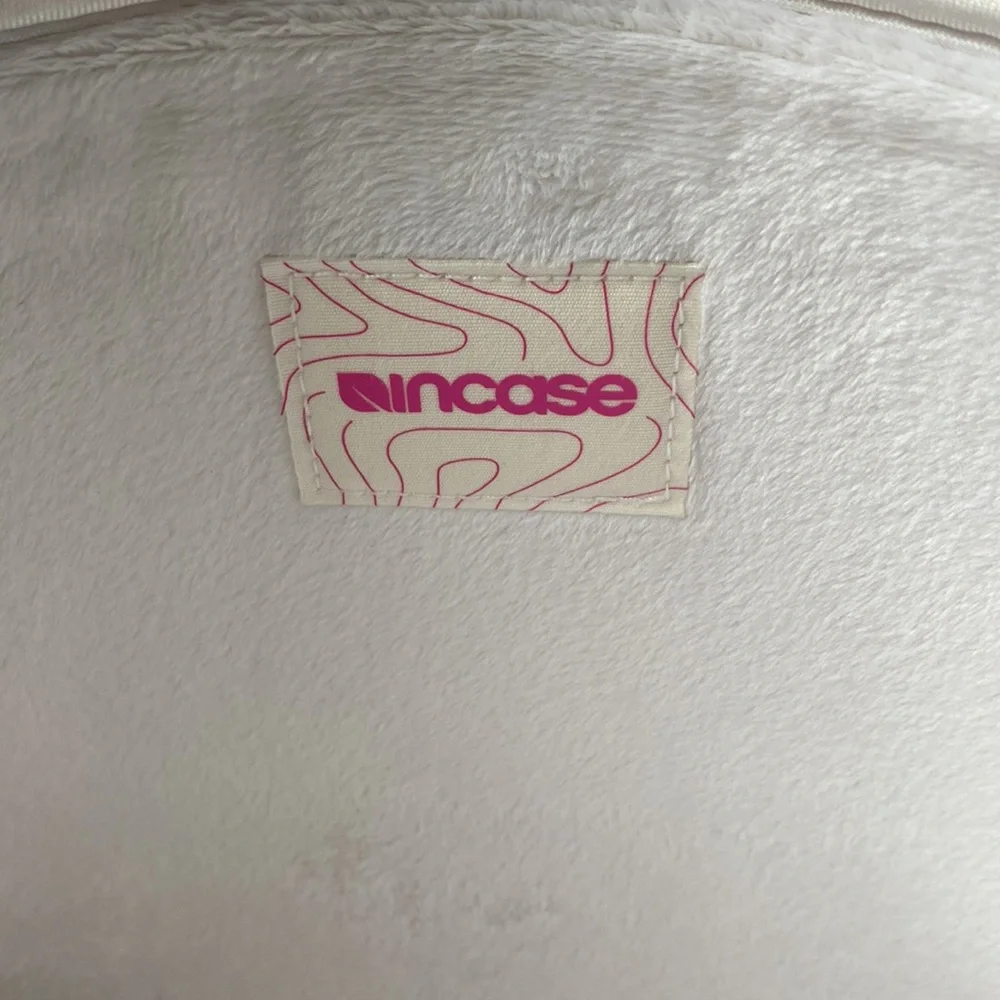 Incase pink laptop