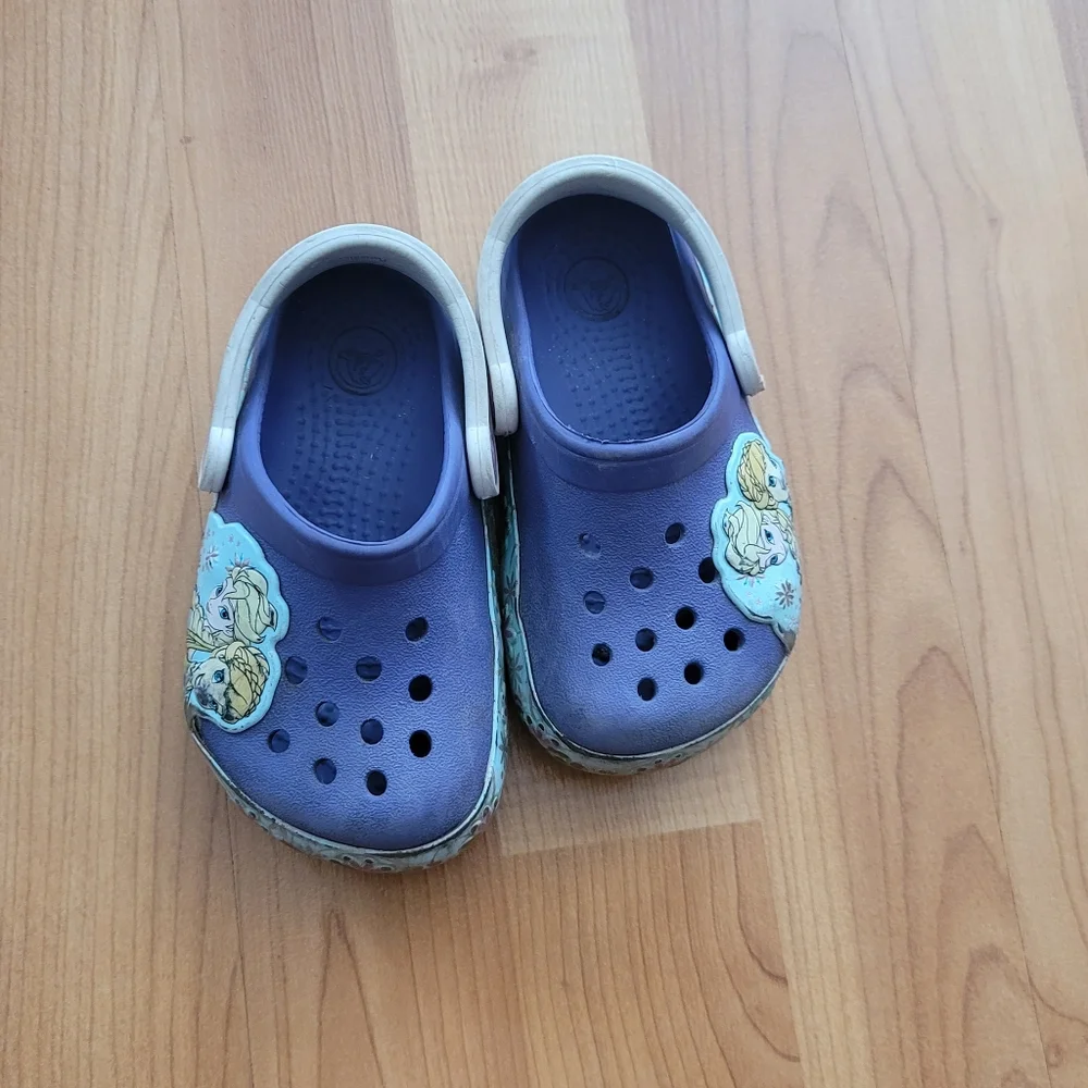 CROCS toddler sz purple