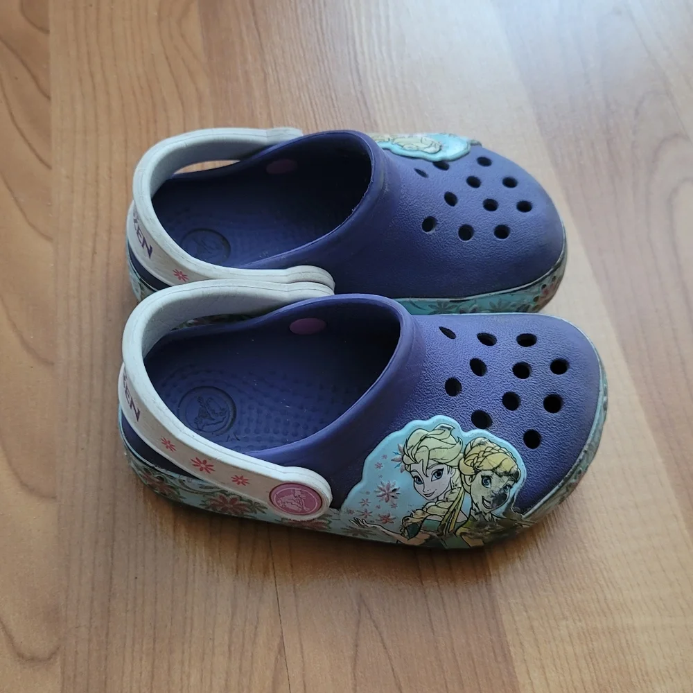 CROCS elsa purple fits