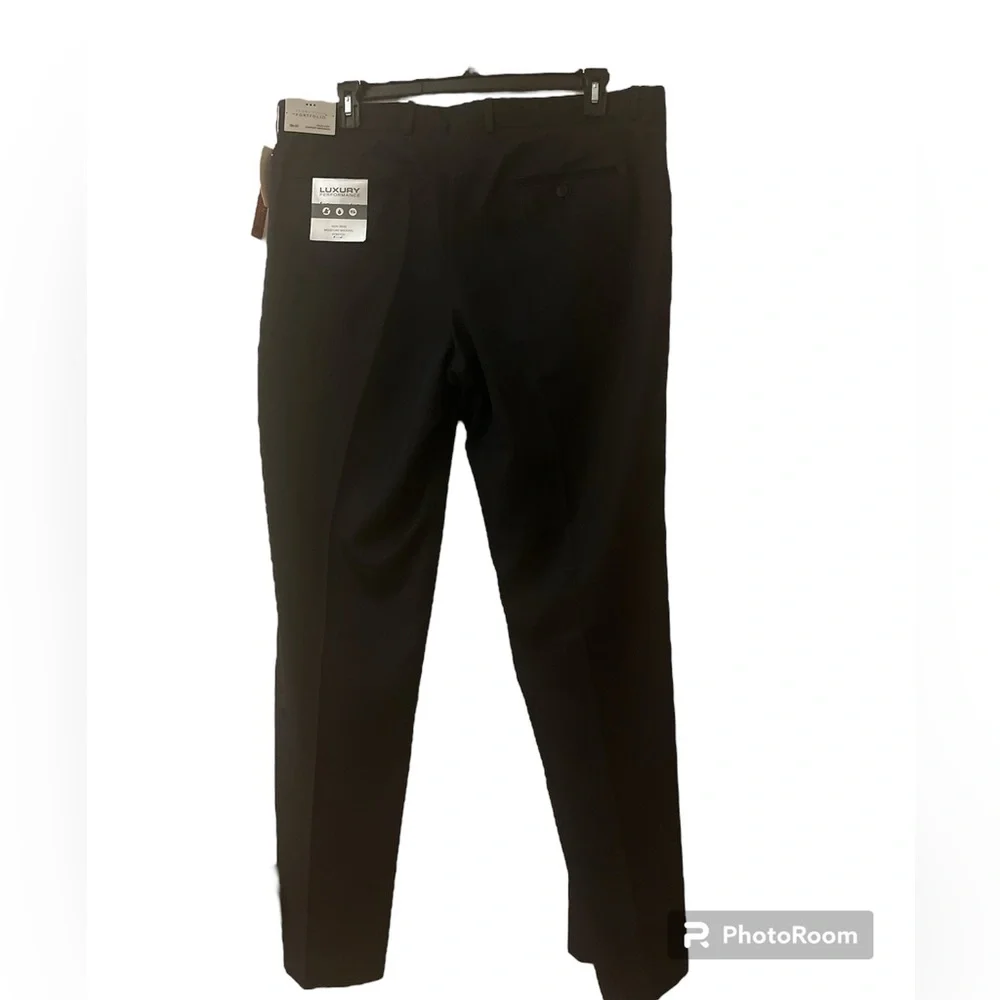 Perry Ellis dress pants 38 x 32 dark navy nwt.  Modern fit.