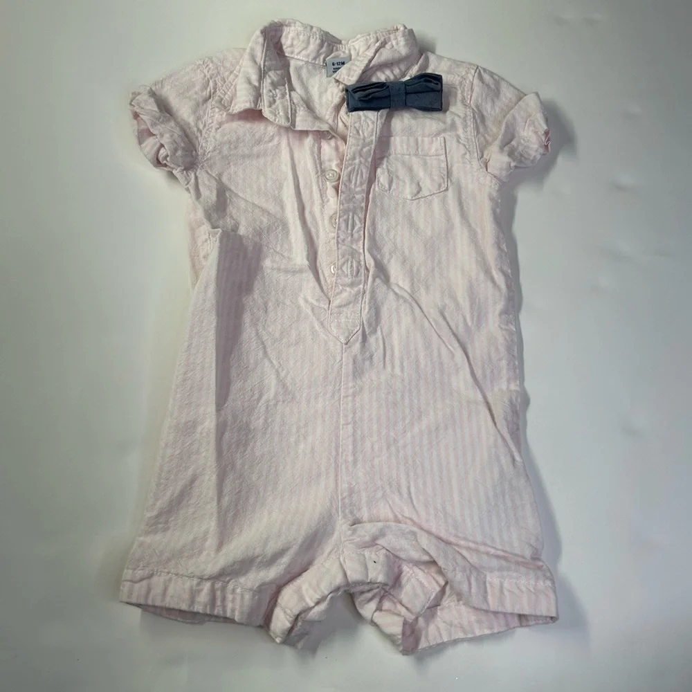 Old Navy ships out