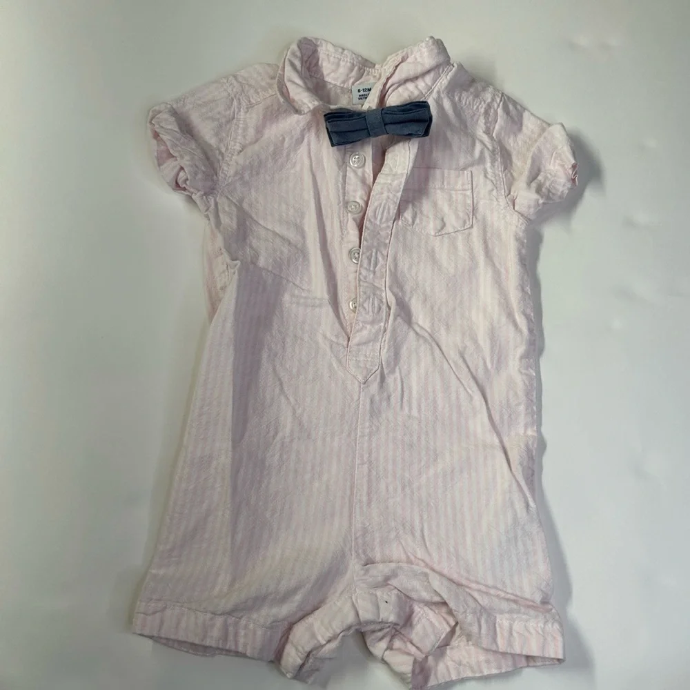 Old Navy ships out