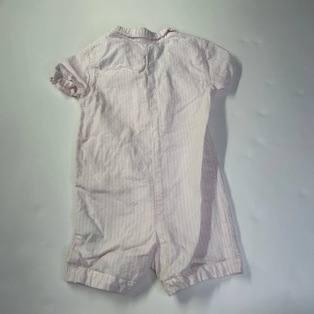 Old Navy ships out