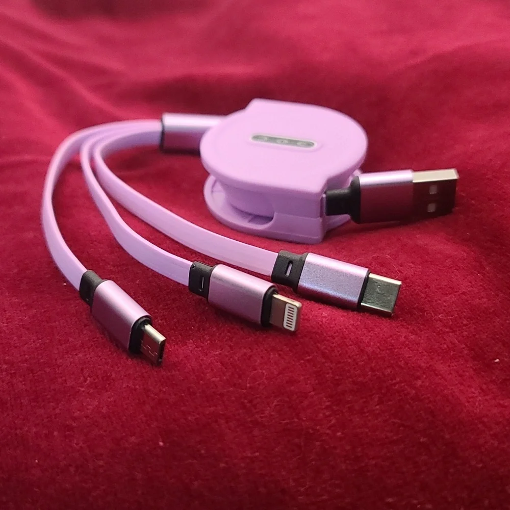 Charger 3 in 1 Cable w retractable cable iPhone, USB, USB A & C Golden