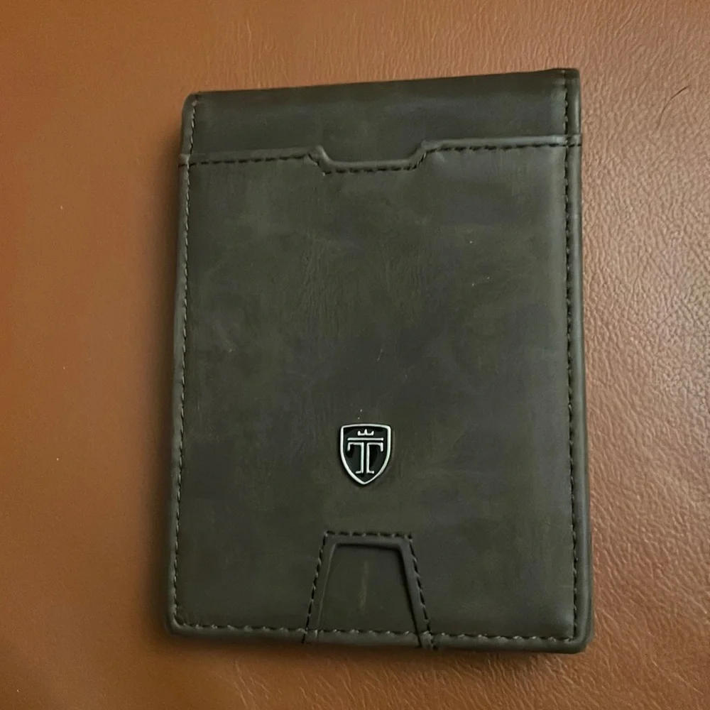 New Brown Leather Mens Wallet. New in the Box. Travando.
