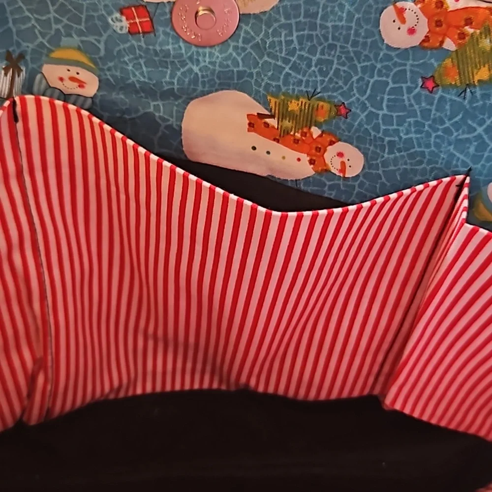 Handmade has front closure