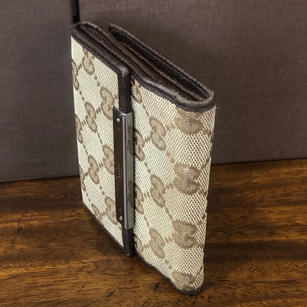 Gucci trifold section additional