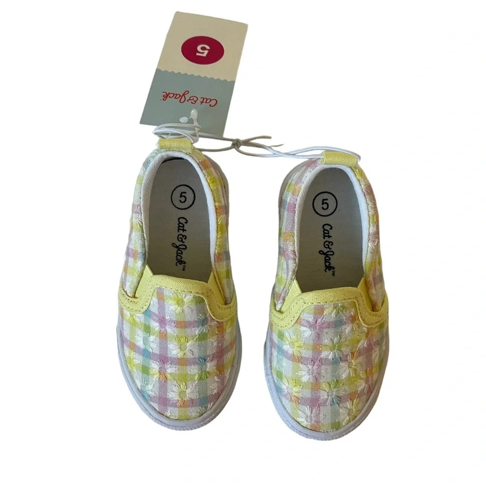 NWT Cat & Jack slip on Keagan Sneakers. Pastel colors in background.