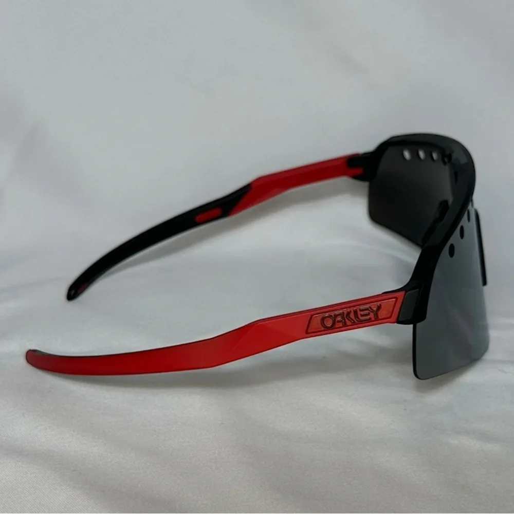 Oakley Sutro Lite Sweep Vented Black/Silver Prizm Lens Red Black Frame
