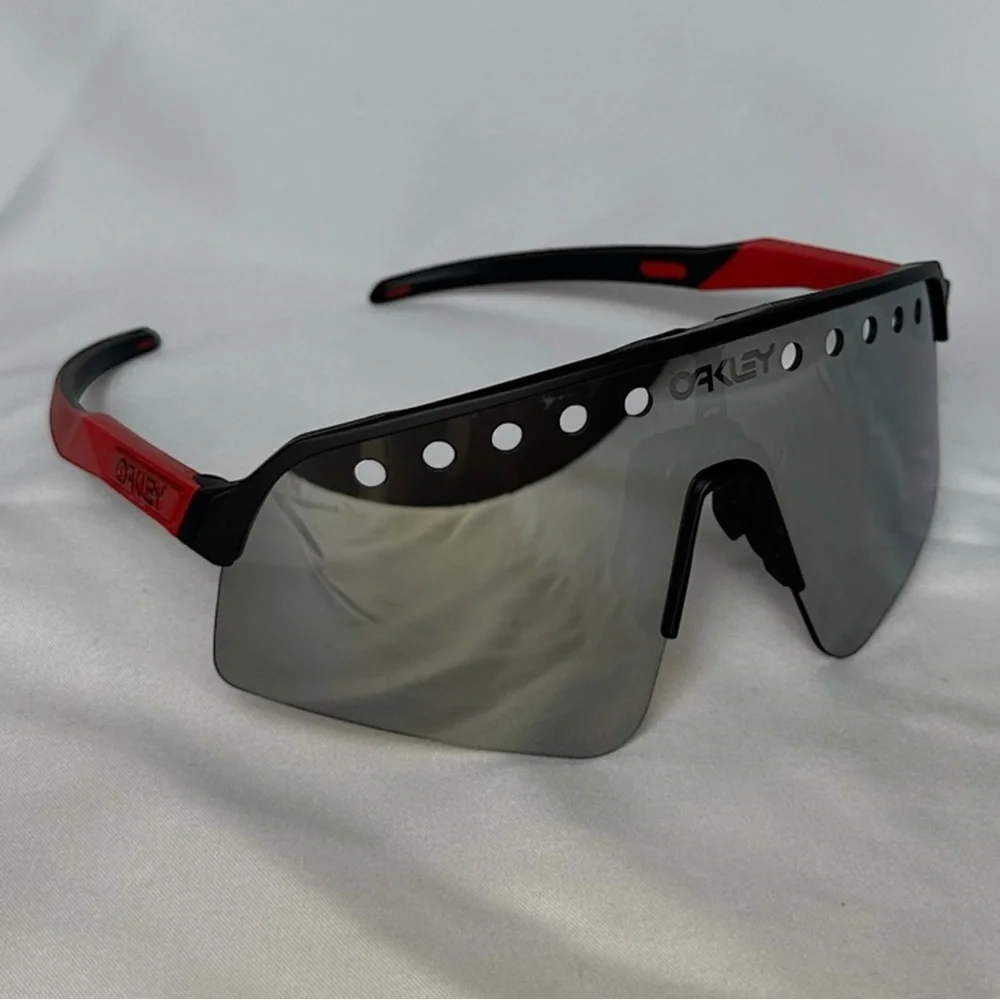 Oakley Sutro Lite Sweep Vented Black/Silver Prizm Lens Red Black Frame