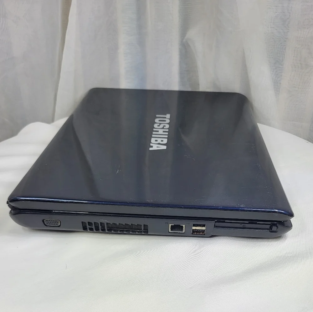 Parts Only or Repair. Toshiba Satellite L3550-S7901 Laptop