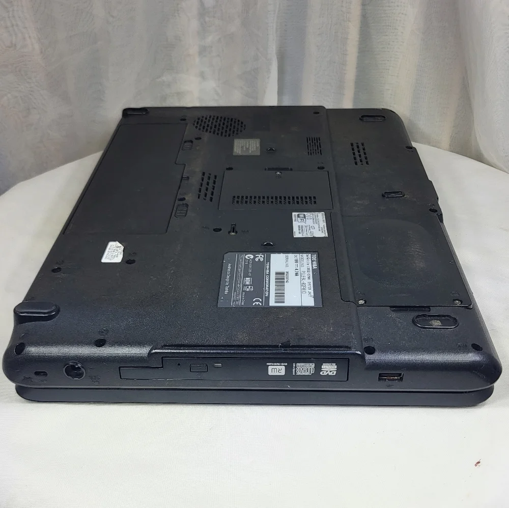 Parts Only or Repair. Toshiba Satellite L3550-S7901 Laptop