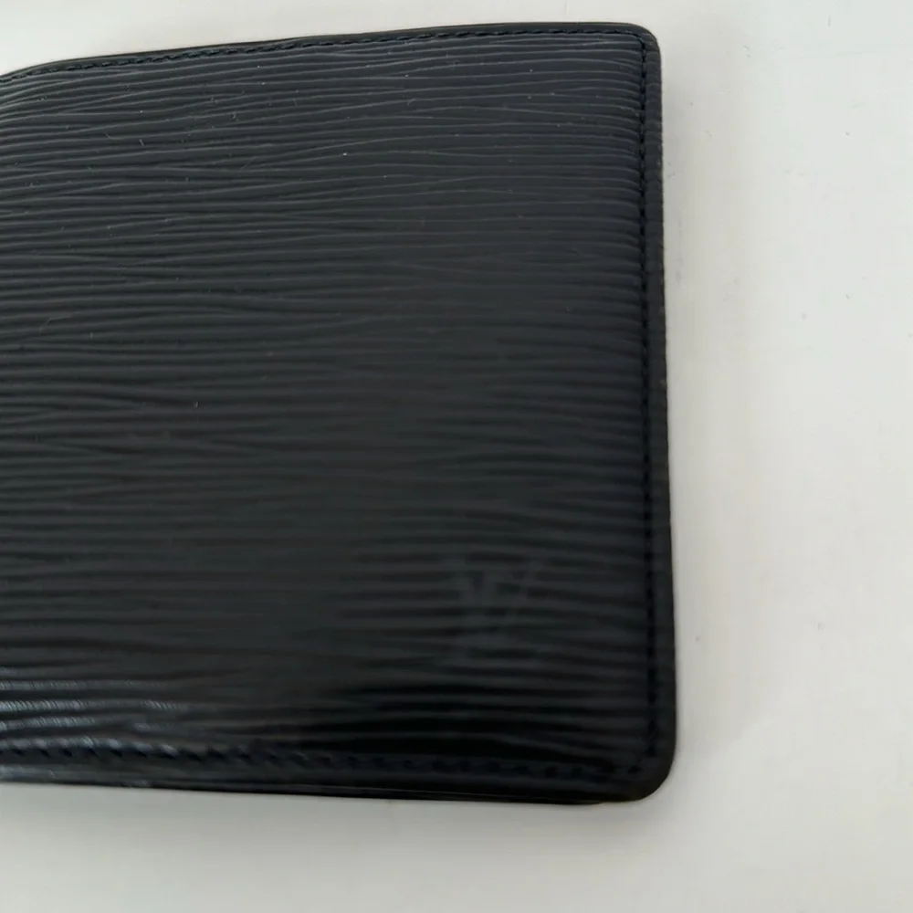 Louis Vuitton display edge authentic