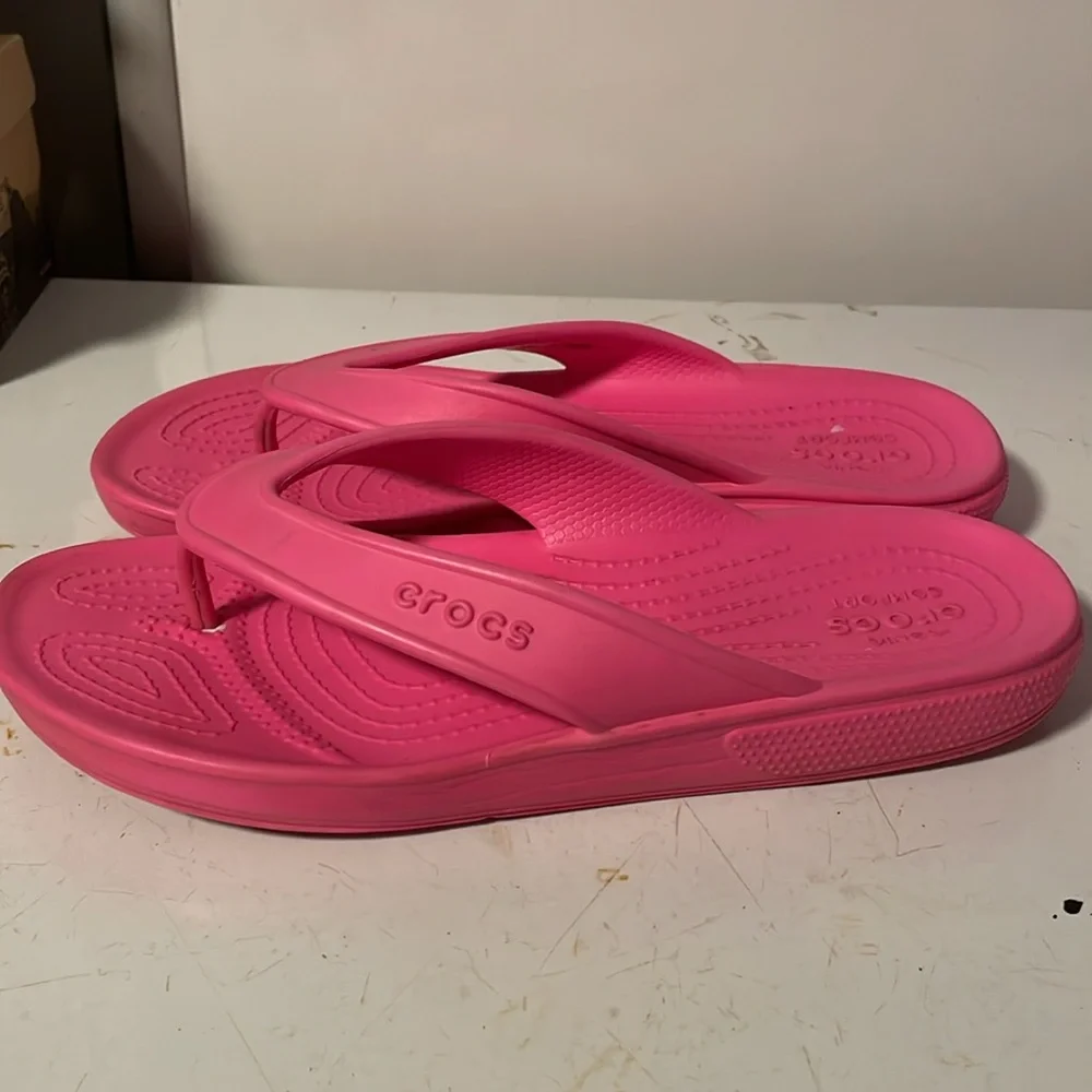 CROCS electric pink