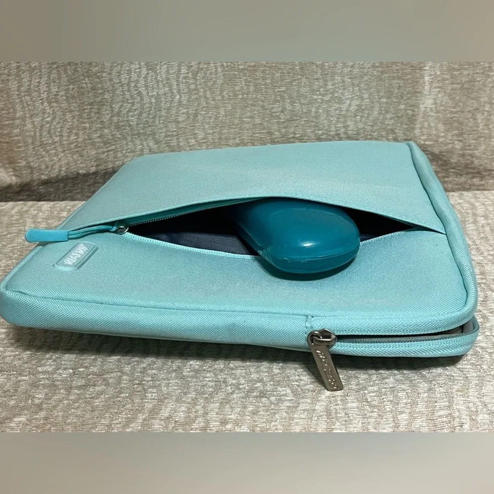 Laptop Case. NWOT 14” x 10.5”
