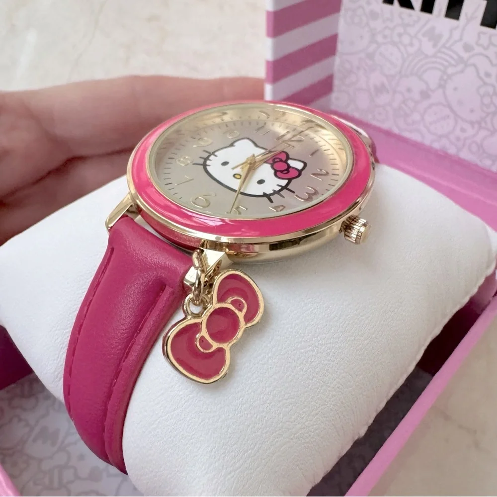 Hello Kitty peek leather