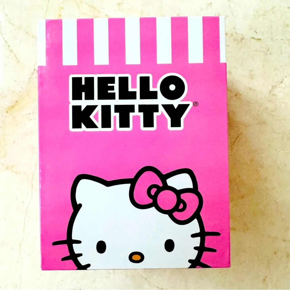 Hello Kitty peek you