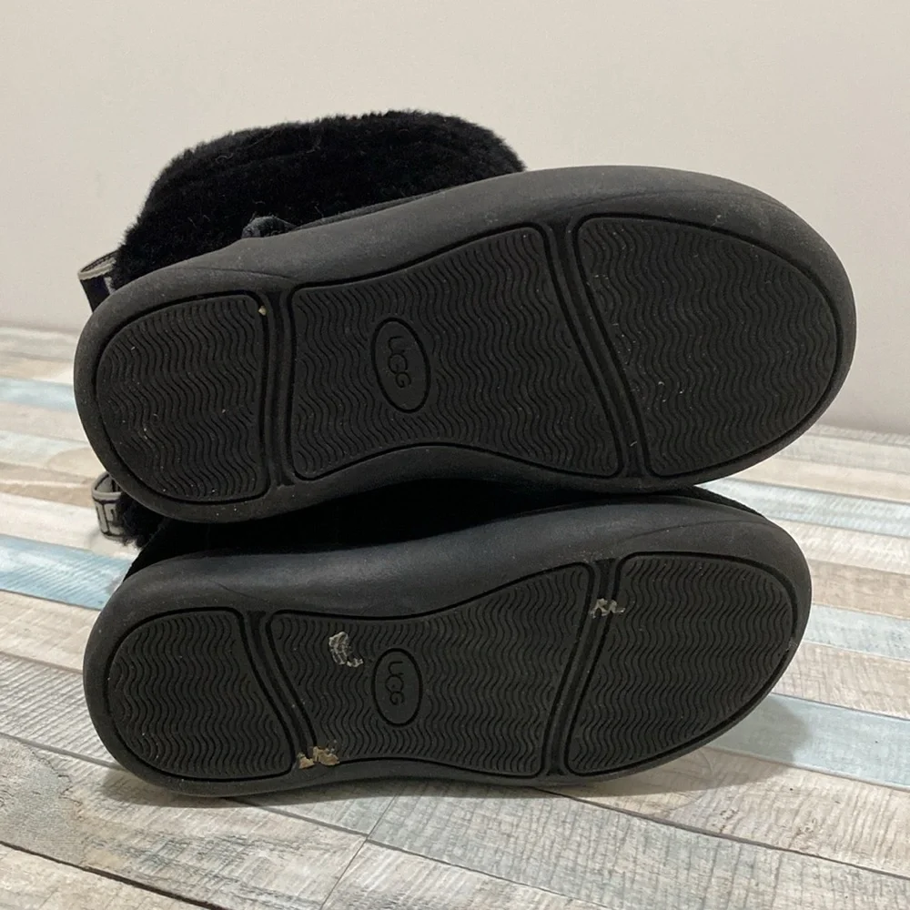 UGG toddler mini