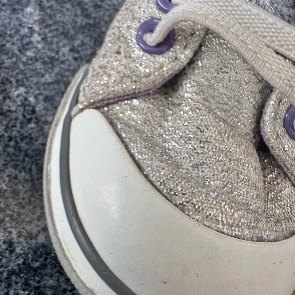 See Kai Run buttons preowned pics
